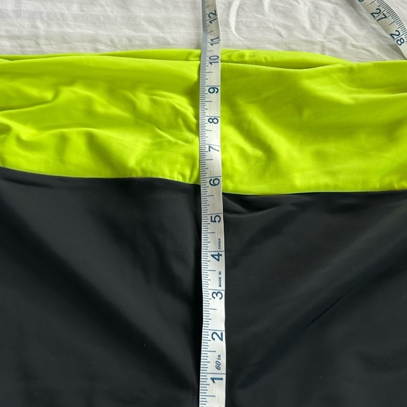 Under Armour Black and Green Performance Leggings Sz M/L - Picture 6 of 6